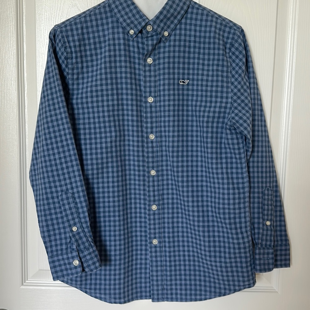 Boys Whale Vineyard Vines Shirt. Size M (12-14)